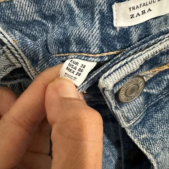 Zara Trafaluc Lips Patch Distressed Denim Shorts US 6 - Picture 6 of 8